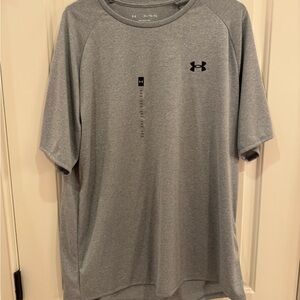 Men's Under Armour Loose Fit Shirt Size XL New With Tags